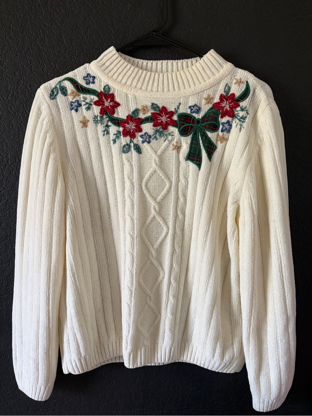Vintage Cream Cable Knit Sweater holiday Christmas winter Floral Embroidery L